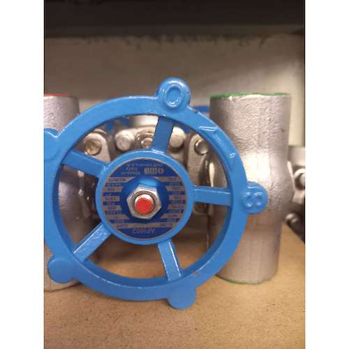 وارد کننده شیر استیل OMB